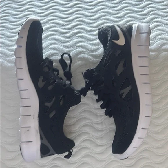 Nike Kid's Free Run 2 Shoes - Black / Dark Grey / White - Picture 5 of 12